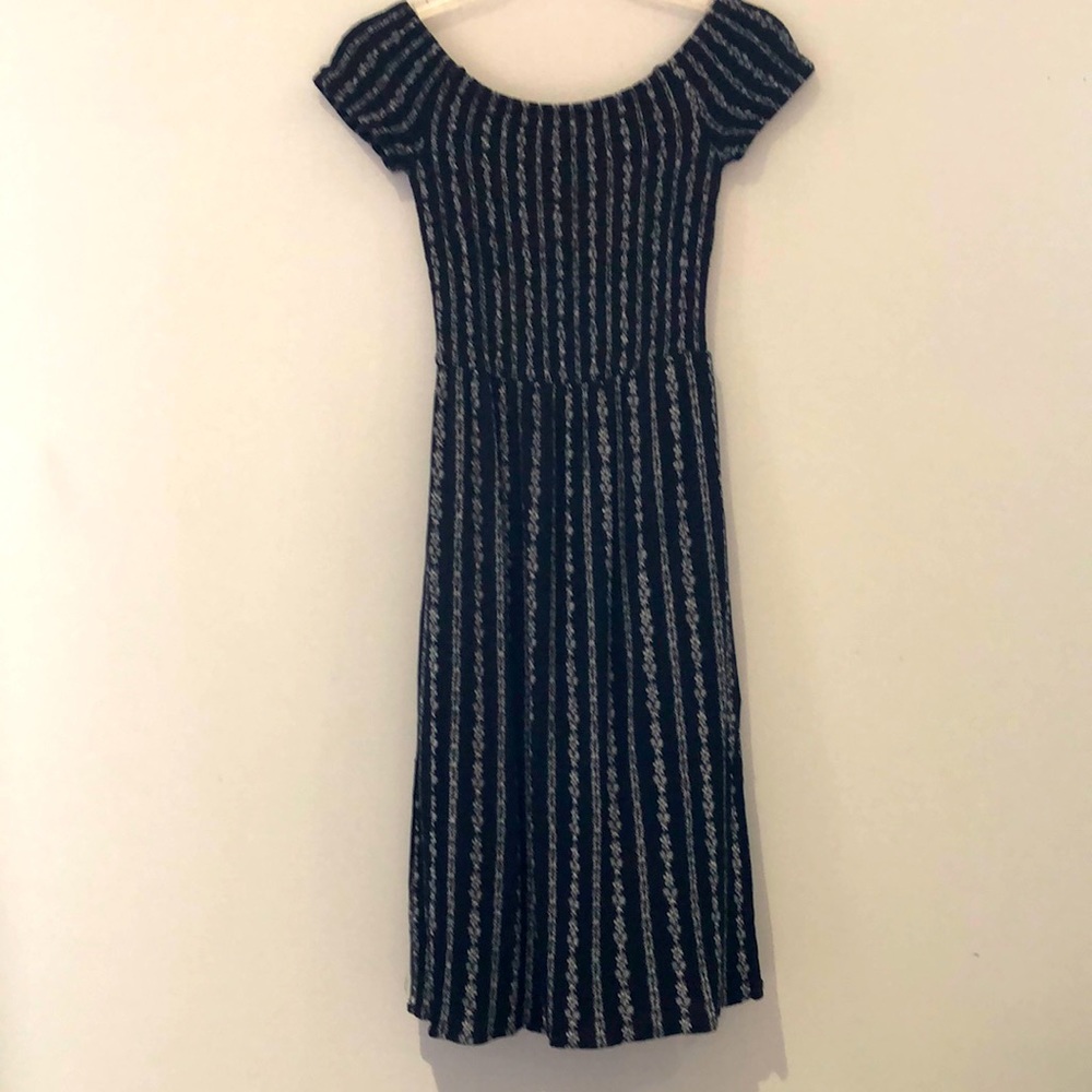 Cap sleeve mid length dress. Black &white. Size S